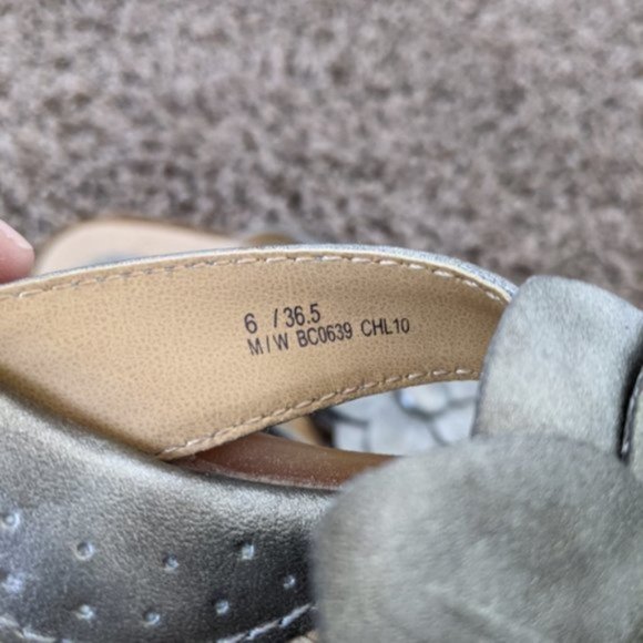 B.O.C Born leather flower flip flop - Picture 8 of 8